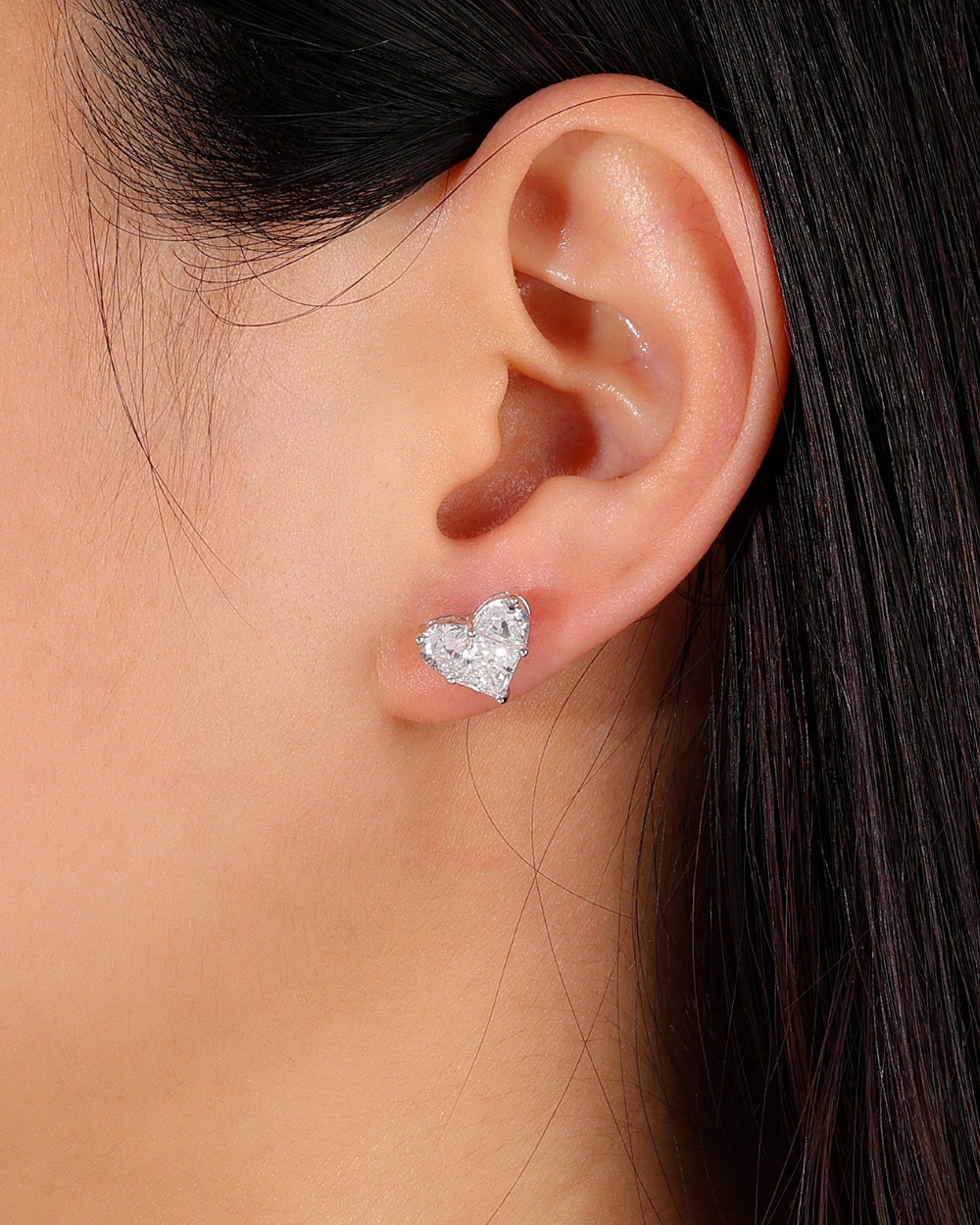 DAZZLING HEART STUDS.